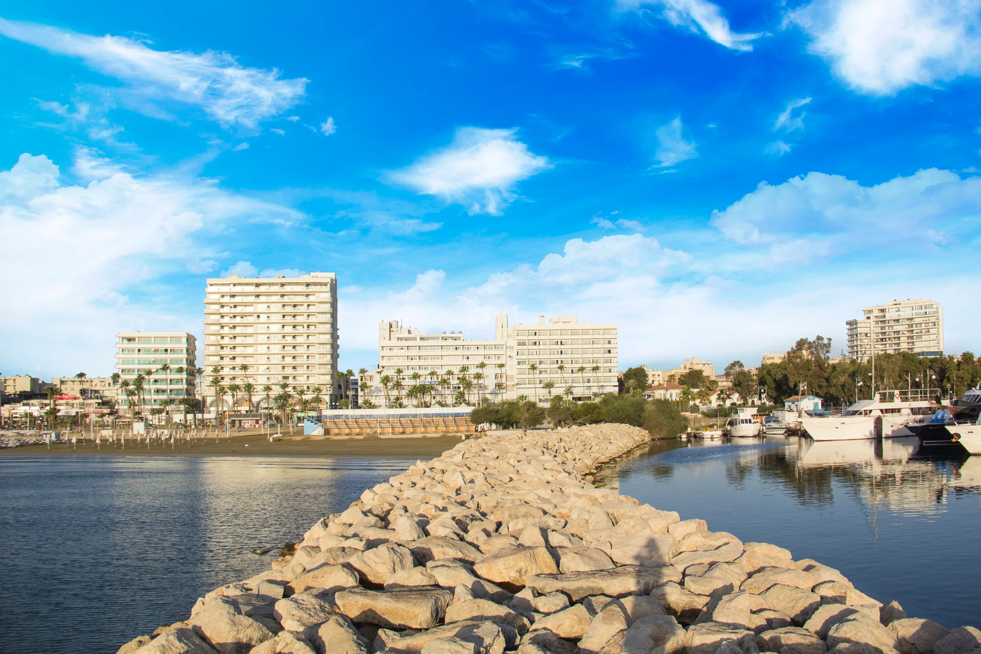 Uferpromenade und Yachthafen von Larnaka